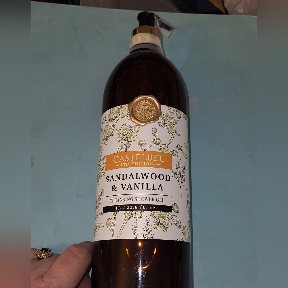 New Castebel Ltd Edition Sandalwood & Vanilla Cleansing Shower Gel 33.8 oz